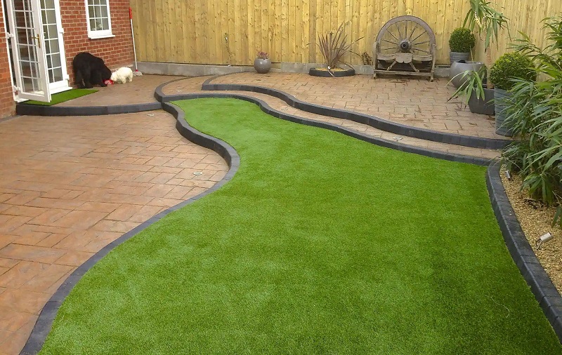  What benefits do Artificial grass have when used for pets