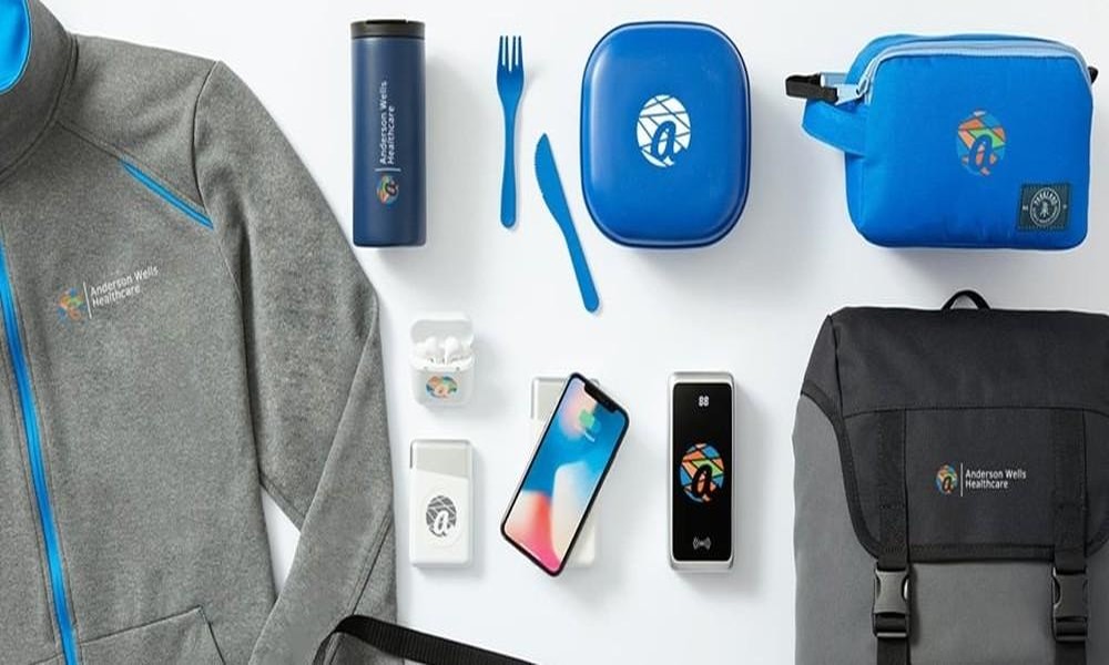 How gifting promotional products strengthens customer loyalty and brand recognition
